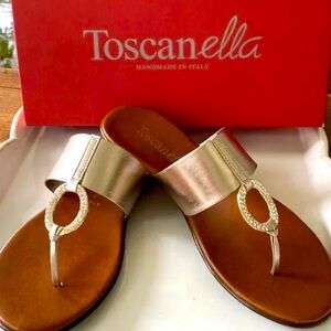 NEW Toscanella Italy Dreamer Platinum Gold Rhinestone Flat Sandals 7.5